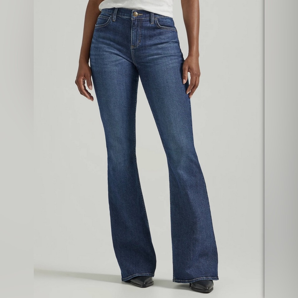 Lee Women’s Legendary Mid Rise Western Flare Jean